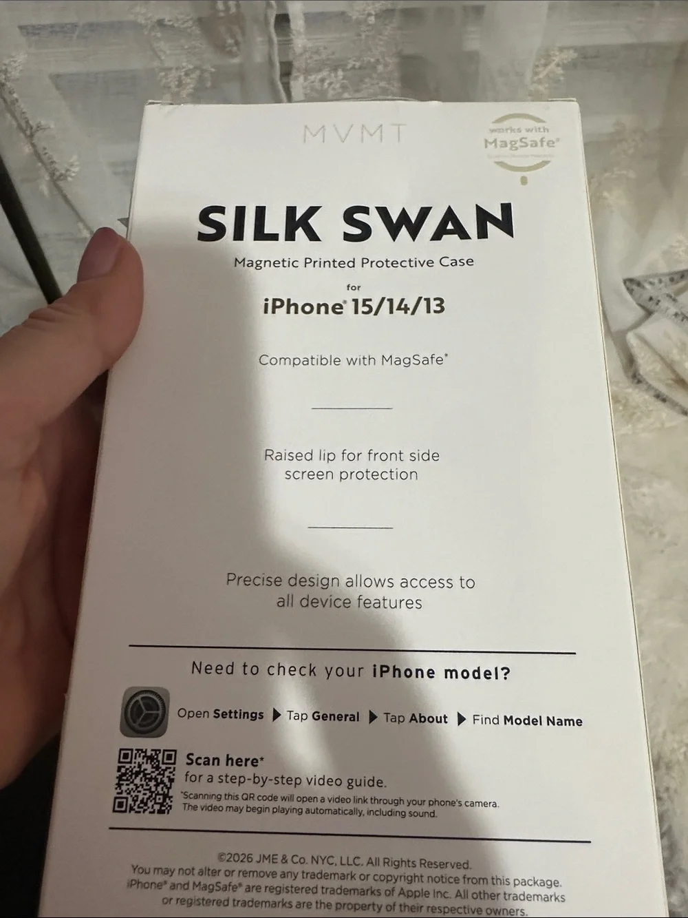 MVMT silk swan  iPhone 15/14/13 magnetic case